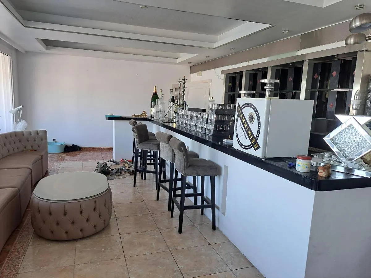 Private Suites In Huge Penthouse 1St Line Puerto Banus, Incredible Views, Jacuzzis Marbella Spanje