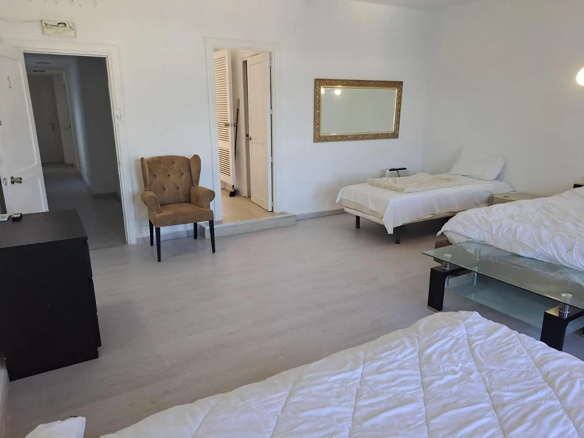 Private Suites In Huge Penthouse 1St Line Puerto Banus, Incredible Views, Jacuzzis Marbella Accommodatie bij particulieren