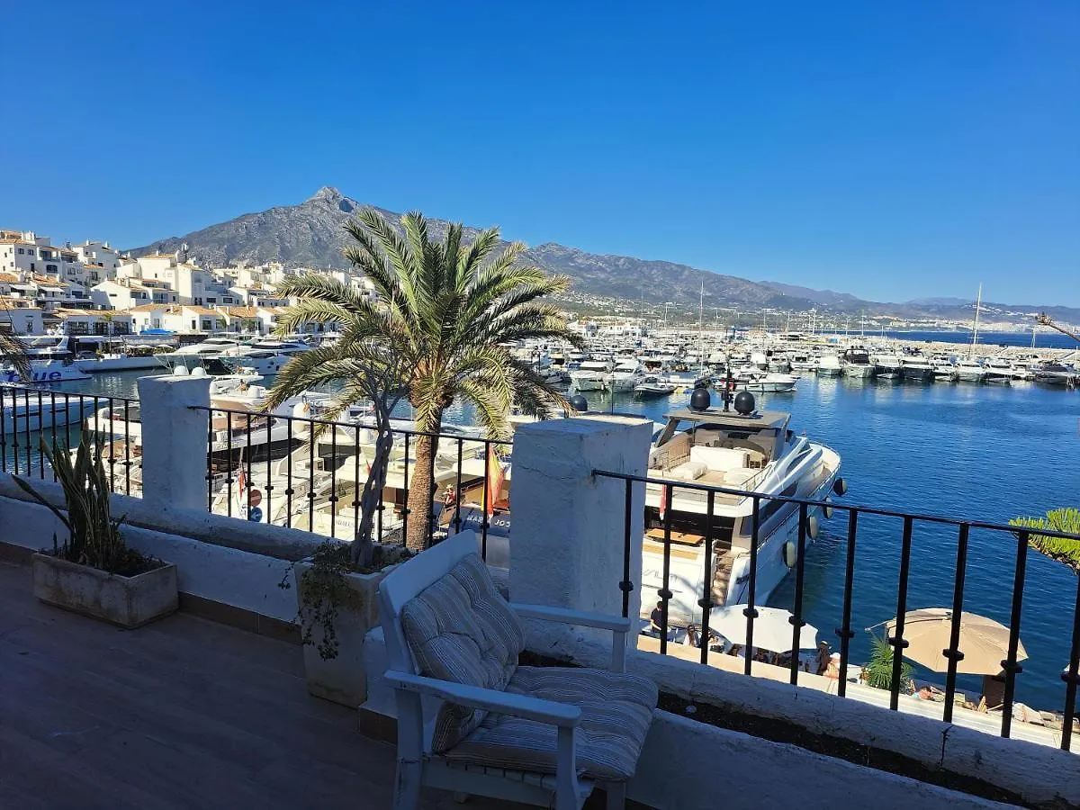 Private Suites In Huge Penthouse 1St Line Puerto Banus, Incredible Views, Jacuzzis Marbella Homestay