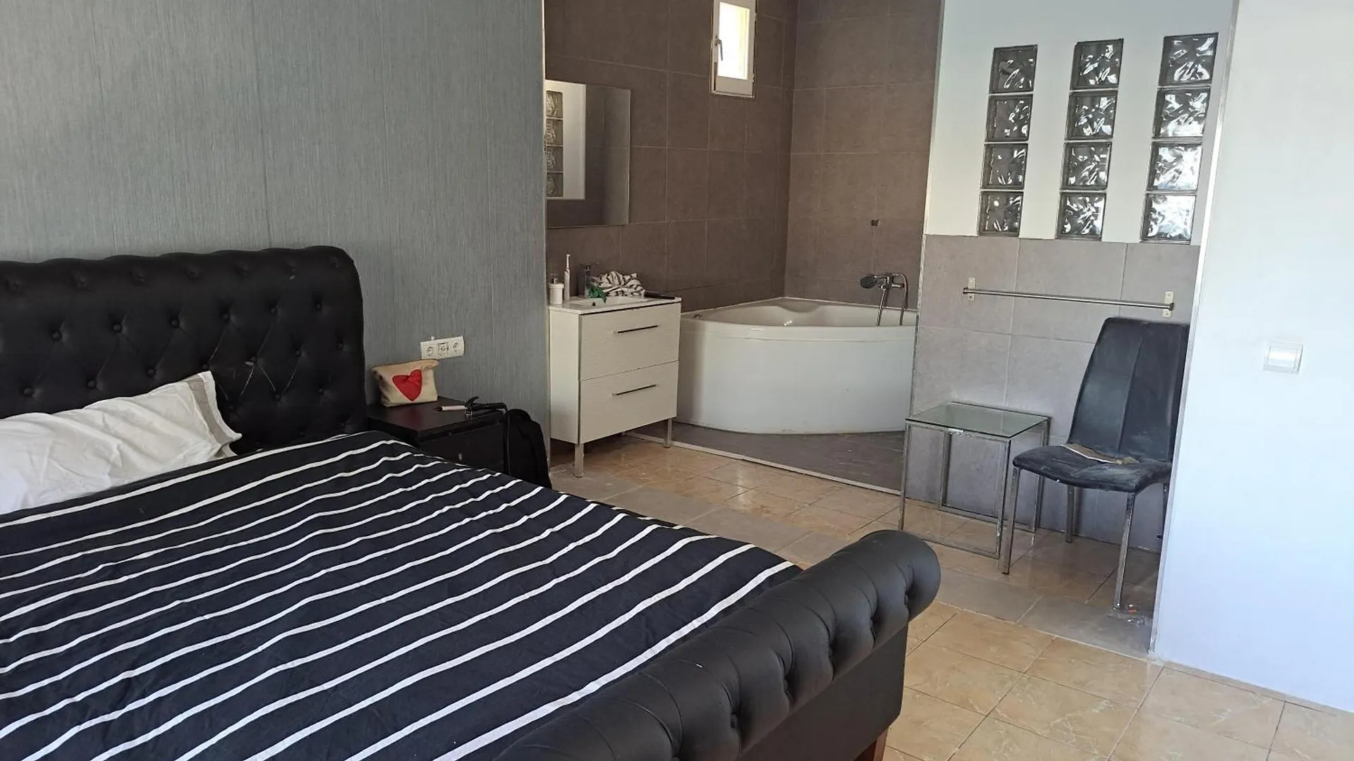 Private Suites In Huge Penthouse 1St Line Puerto Banus, Incredible Views, Jacuzzis Marbella
